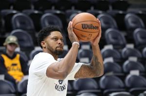 但他的表现 但他的表现